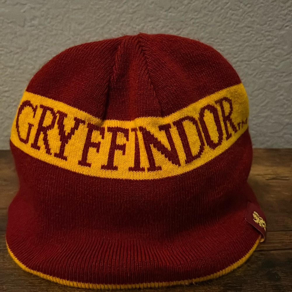 Gryffindor Universal Studios Harry Potter Red Gold Cap Hat Beanie